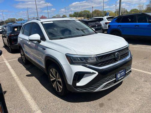 Pure White 2023 Volkswagen Taos 1.5T SE