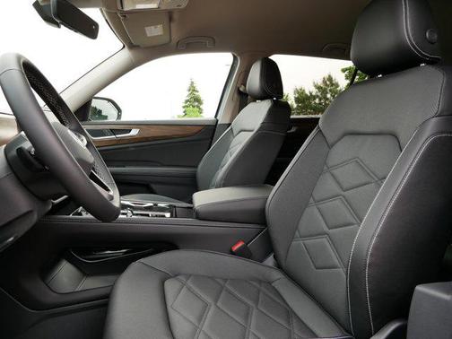2025 Volkswagen Atlas 2.0T SE w/Technology 4MOTION