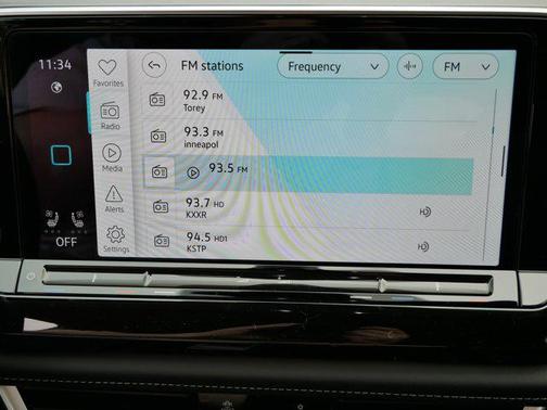 2025 Volkswagen Atlas 2.0T SE w/Technology 4MOTION