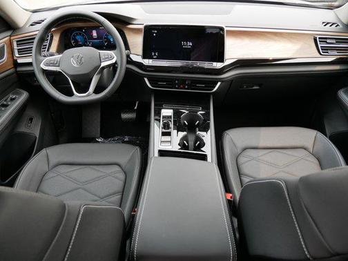 2025 Volkswagen Atlas 2.0T SE w/Technology 4MOTION
