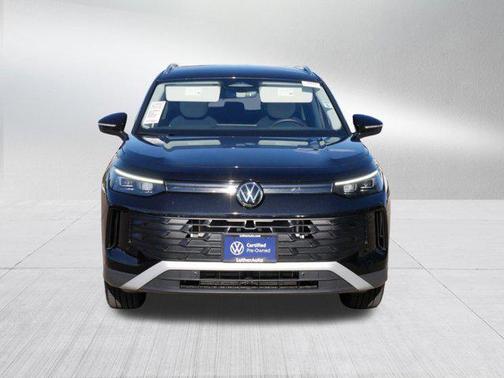 Deep Black Pearl 2025 Volkswagen Tiguan 2.0T SE 4MOTION