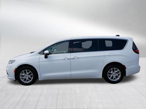 Bright White Clearcoat 2023 Chrysler Pacifica Touring L