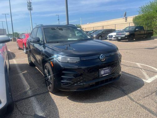 Deep Black Pearl 2025 Volkswagen Tiguan 2.0T SE R-Line Black 4MOTION