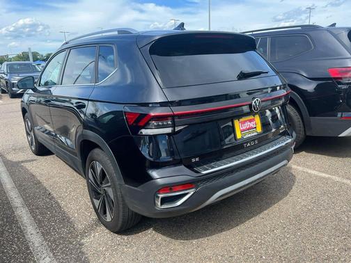 Deep Black Pearl 2025 Volkswagen Taos 1.5T SE