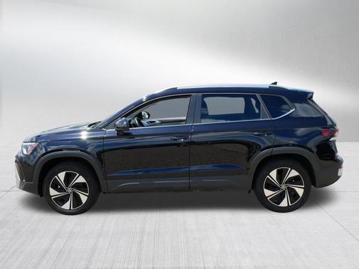 Deep Black Pearl 2025 Volkswagen Taos 1.5T SE