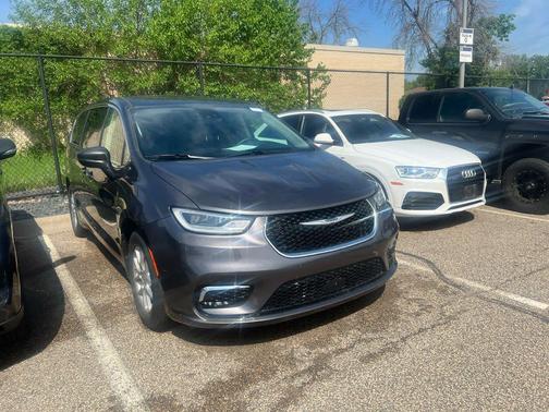 Silver Mist Clearcoat 2023 Chrysler Pacifica Touring L
