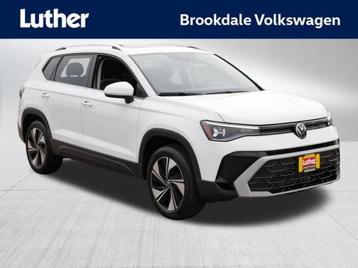 Pure White 2026 Volkswagen Taos SE