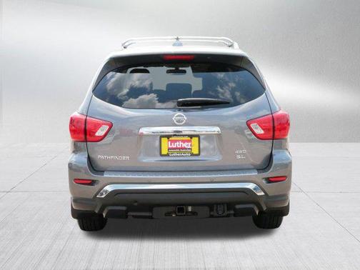 2017 Nissan Pathfinder SL