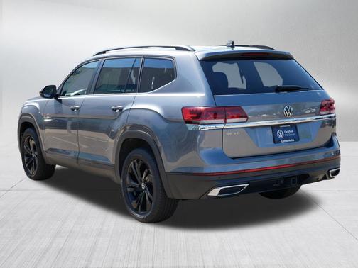 Platinum Gray Metallic 2023 Volkswagen Atlas 3.6L SE w/Technology
