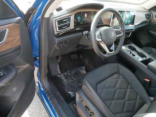 2025 Volkswagen Atlas 2.0T SE