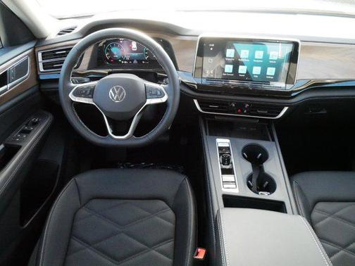 2025 Volkswagen Atlas 2.0T SE