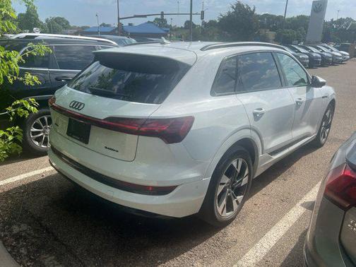 2022 Audi e-tron Premium