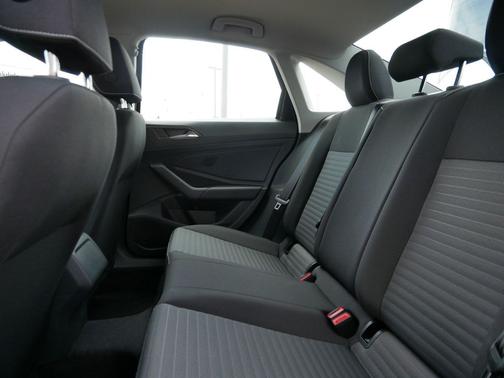 Deep Black Pearl 2026 Volkswagen Jetta 1.4T S