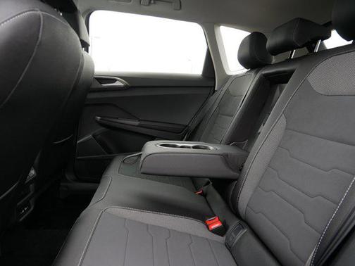 2026 Volkswagen Taos SE Black