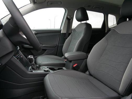 2026 Volkswagen Taos SE Black