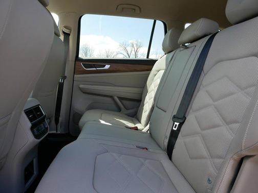Deep Black Pearl 2026 Volkswagen Atlas 2.0T SE