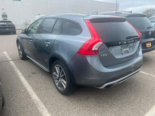 2018 Volvo V60 Cross Country T5