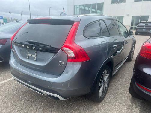 2018 Volvo V60 Cross Country T5