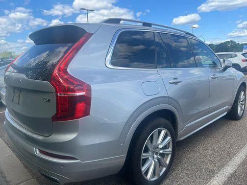 2016 Volvo XC90 T6 Momentum