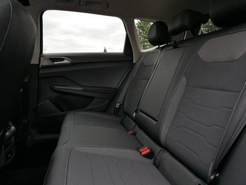 2025 Volkswagen Taos 1.5T SE Black