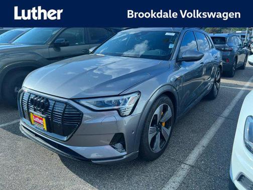 2022 Audi e-tron Premium Plus
