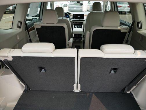 2025 Volkswagen Atlas 2.0T SE w/Technology 4MOTION