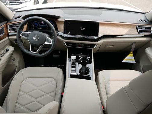 2025 Volkswagen Atlas 2.0T SE w/Technology 4MOTION