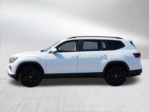 Opal White Pearl 2026 Volkswagen Atlas 2.0T SE w/Technology 4MOTION
