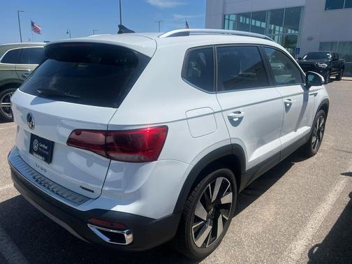 Pure White 2023 Volkswagen Taos 1.5T SEL