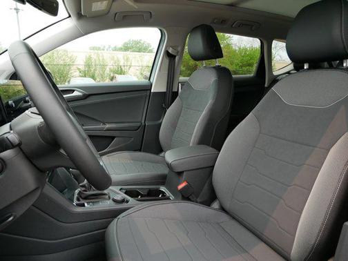 2025 Volkswagen Taos 1.5T SE Black