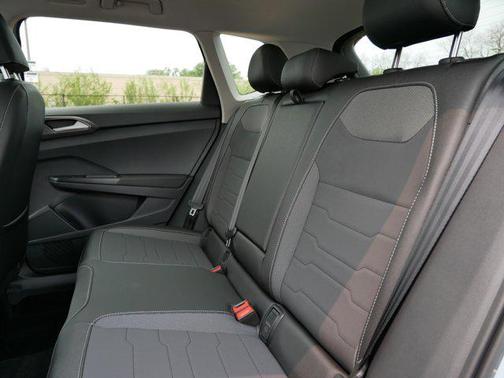 2025 Volkswagen Taos 1.5T SE Black