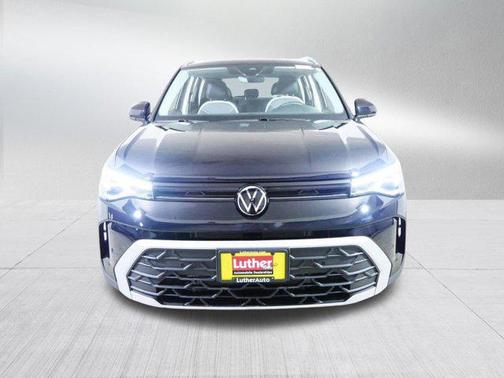 Deep Black Pearl 2025 Volkswagen Taos 1.5T SE