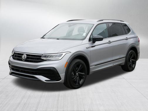 Pyrite Silver Metallic 2023 Volkswagen Tiguan 2.0T SE R-Line Black 4MOTION