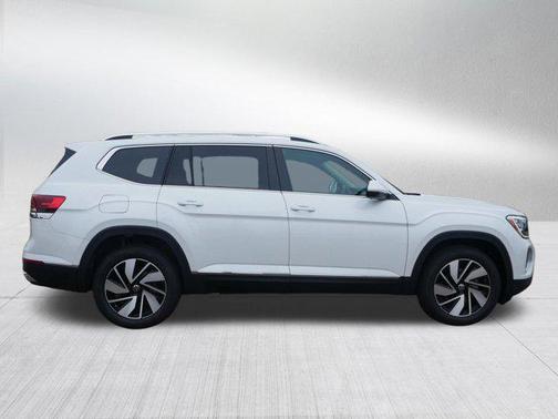 opal white pearl 2026 Volkswagen Atlas 2.0T SEL