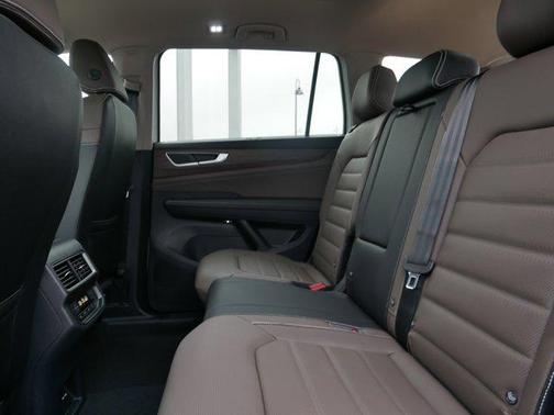 opal white pearl 2026 Volkswagen Atlas 2.0T SEL