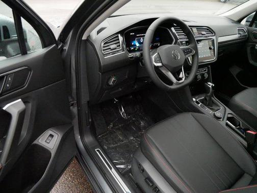2024 Volkswagen Tiguan 2.0T Wolfsburg Edition