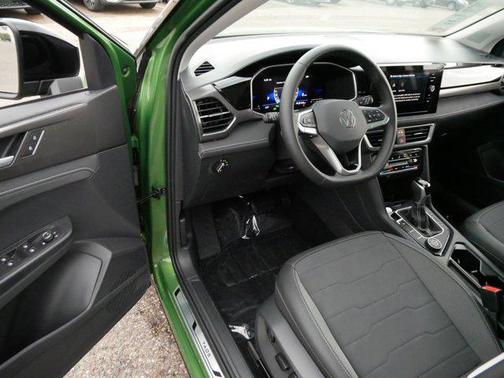 2025 Volkswagen Taos 1.5T SE Black