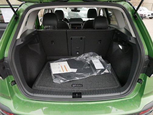 2025 Volkswagen Taos 1.5T SE Black