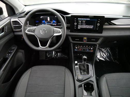 2025 Volkswagen Taos 1.5T SE Black