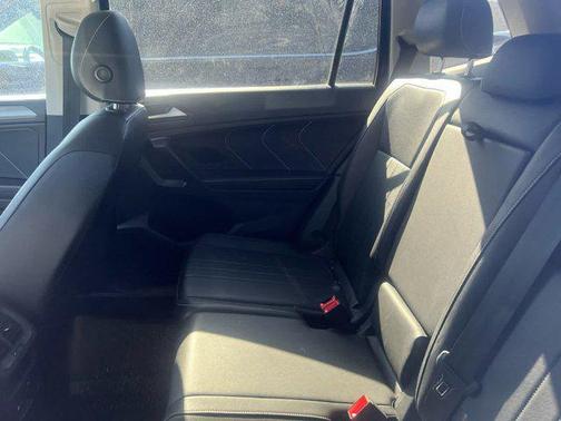 Deep Black Pearl 2022 Volkswagen Tiguan 2.0T SE 4MOTION