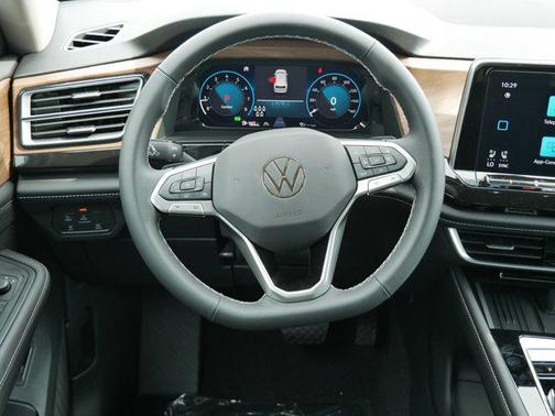 2025 Volkswagen Atlas 2.0T SE w/Technology 4MOTION