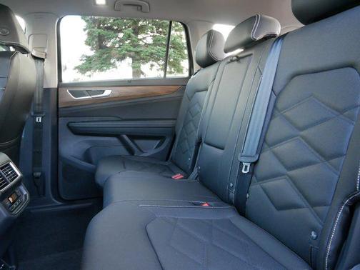 2026 Volkswagen Atlas 2.0T SE w/Technology 4MOTION