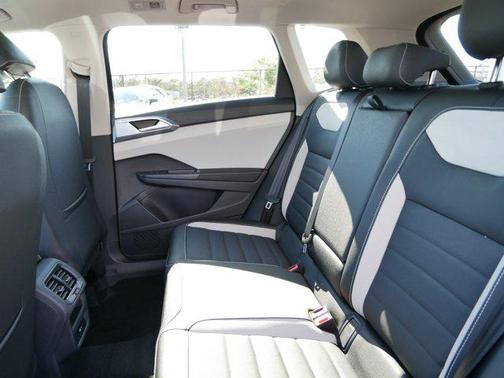 2025 Volkswagen Taos 1.5T SEL