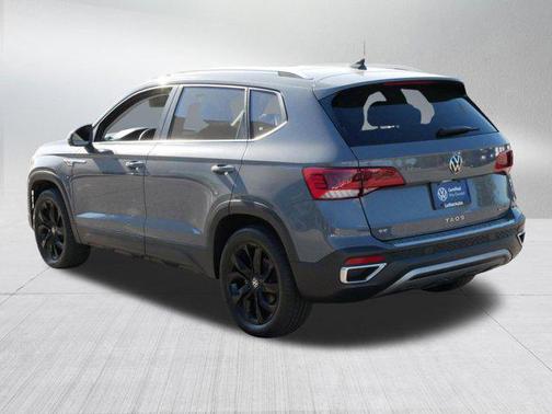 Pure Gray 2022 Volkswagen Taos 1.5T SE