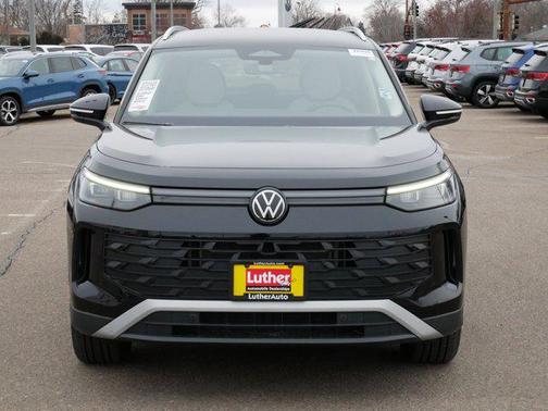 2025 Volkswagen Tiguan 2.0T SE 4MOTION