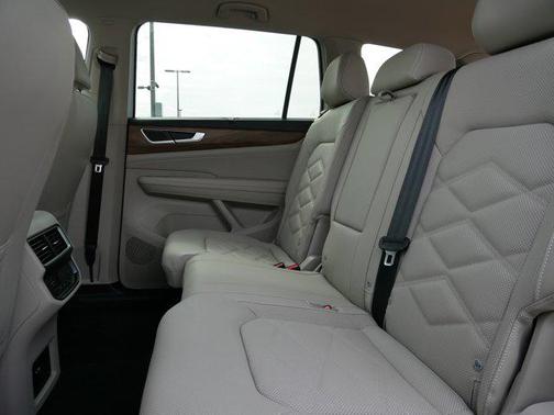 Opal White Pearl 2026 Volkswagen Atlas 2.0T SE w/Technology 4MOTION