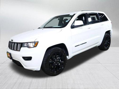 Bright White Clearcoat 2021 Jeep Grand Cherokee Laredo