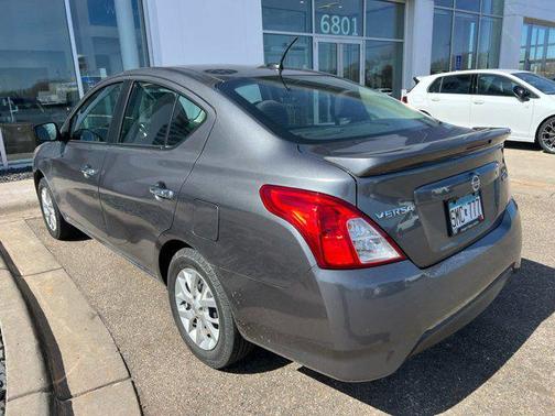 Gun Metallic 2018 Nissan Versa 1.6 SV
