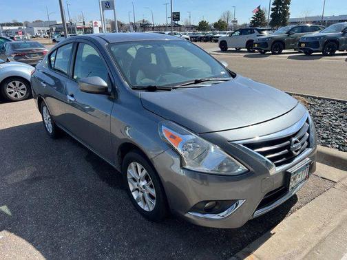 Gun Metallic 2018 Nissan Versa 1.6 SV