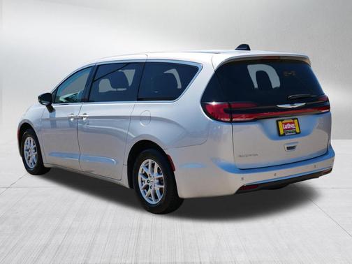 Silver Mist Clearcoat 2024 Chrysler Pacifica Touring L